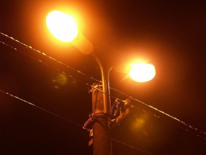 У Покровську ремонтують вуличне освітлення: де вже завершили роботи
