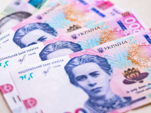 Гроші на картки і компенсації за пальне: влада готує нову підтримку для українців