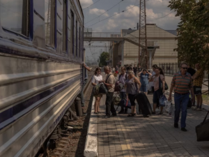 Евакуація з Покровська: у місцевих жителів залишилося до двох тижнів, застерігає начальник МВА