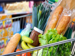 Ціни в Україні різко зросли: Держстат назвав товари, які подорожчали найбільше