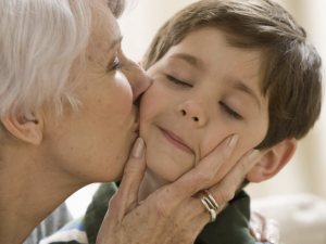 Пенсіонерам доплачуватимуть за онуків: які умови треба виконати