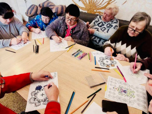 Психологічне відновлення в евакуації: як покровчани у Кропивницькому долають стрес за допомогою арттерапії