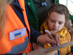 Попри примусову евакуацію: скільки дітей досі залишаються на Донеччині