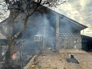 РФ вбила людину на Донеччині: під обстрілами авто і житло