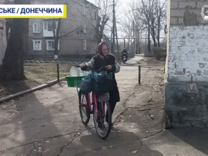 Життя за 12 кілометрів від фронту: скільки людей залишається у Родинському
