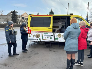 В Покровському районі курсує мобільний клас з мінної безпеки: як він працює