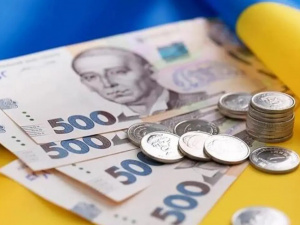 Постраждалих від війни українців звільнили від сплати частини адмінзборів і держмита: хто має право на пільги