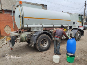 Рятувальники забезпечують водою жителів Покровська і Костянтинівки