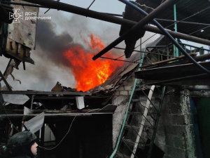 ДСНС Покровська врятувала пораненого під час авіаудару та боролися з пожежею