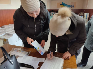 В Новогродівській громаді жителі отримують сертифікати на відновлення житла