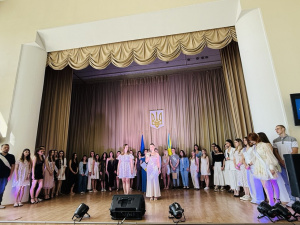 Випускники Покровської громади отримали свідоцтва про закінчення школи: як вітали  (ВІДЕО)