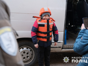 На Донеччині в деяких  громадах триває примусова евакуація родин з дітьми: як виїхати