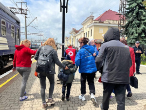 Сім’ї з дітьми з Донеччини переїжджають до Закарпаття: як евакуюватися