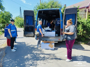 У Покровську після обстрілу жителі отримали допомогу від благодійників: що видають