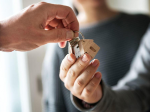 Оренда з’їдає зарплату: у яких містах України найдорожче знімати однокімнатну квартиру