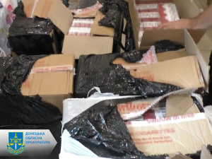У Покровську чоловік торгував безакцизними сигаретами майже на 1 млн грн: підприємець у розшуку
