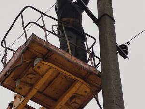 Енергетики ДТЕК Донеччини за добу відновили електропостачання для понад 9 тисяч родин