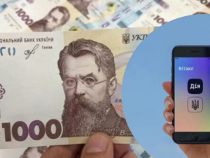 Українцям від 40 років почали виплачувати по 2000 гривень на картку: хто і як отримає