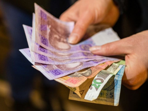 Додаткова пенсійна виплата у розмірі 944 грн : хто може отримати  