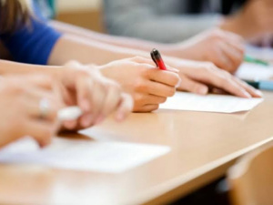 Четверо випускників Покровська склали НМТ на 200 балів: як їх нагородять