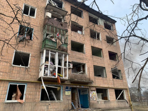 У Покровську ремонтують найбільш пошкоджені будинки після обстрілів