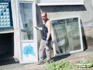 У Покровську після "прильотів" жителям встановлюють нові вікна: скільки їх вже замінили