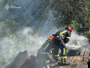 В Покровському районі сталися пожежі внаслідок обстрілів - деталі від рятувальників