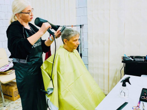 Як працює у Дніпрі соціальна перукарня та масажний кабінет релокованого Покровського терцентру: деталі