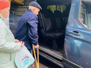 У Дніпрі продовжує працювати послуга «Соціальне таксі» для людей з інвалідністю