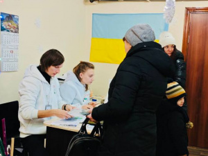 ВПО у Дніпрі отримали продуктові ваучери від благодійників: як проходила видача