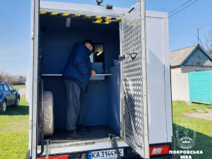 В Покровському районі курсує мобільне відділення Ощадбанку: які послуги надають