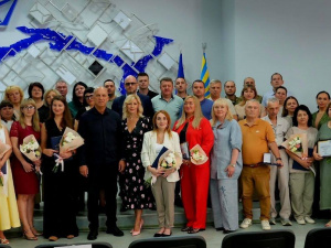Медики Покровської громади отримали відзнаки з нагоди професійного свята