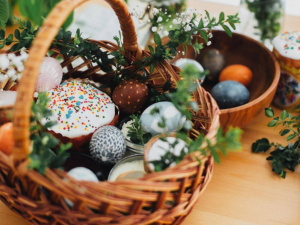 Як зібрати та прикрасити великодній кошик: покрокова інструкція