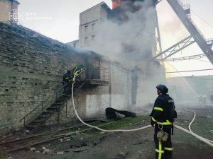Рятувальники загасили серію пожеж у Покровському районі, спричинених обстрілами рф