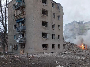 Росія вдарила по містах Донеччини: бомба знищила будинок, є загиблі та поранені